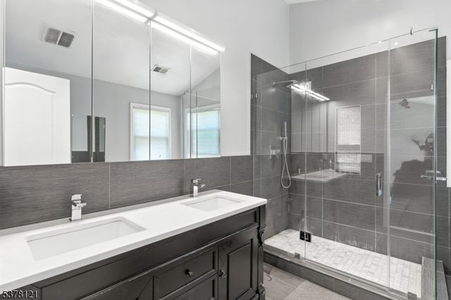 90 Canal St, Sayreville Boro, NJ 08872