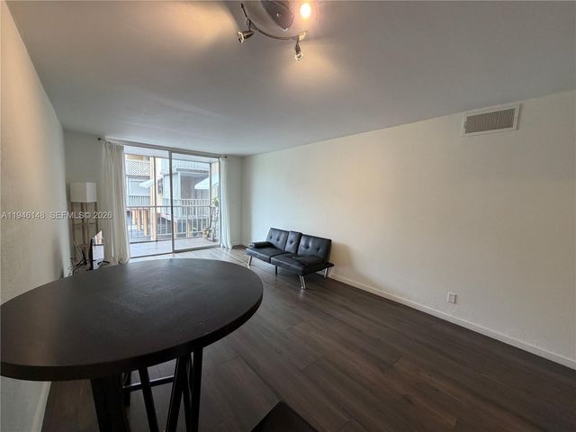 4320 Washington St 214, Hollywood, FL 33021