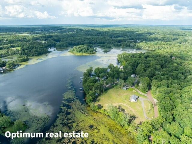 5245 Grass Lake Road, White Lake, MI 48383