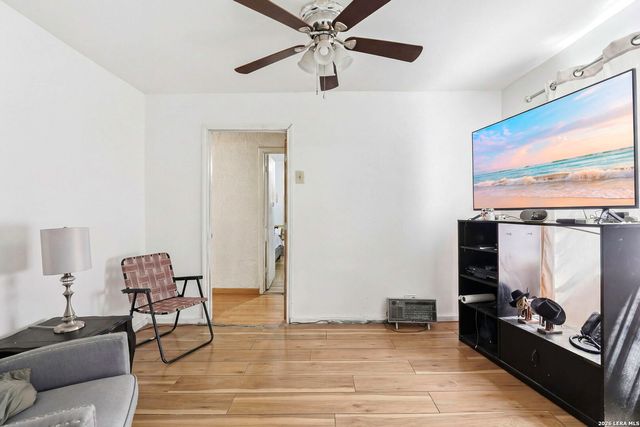 521 N San Joaquin, San Antonio, TX 78228