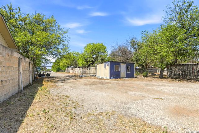 521 N San Joaquin, San Antonio, TX 78228