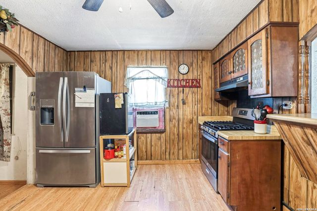 521 N San Joaquin, San Antonio, TX 78228