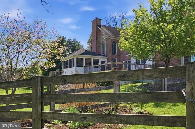 18905 CELEBRITY LN, Sandy Spring, MD 20860