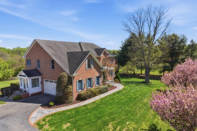 18905 CELEBRITY LN, Sandy Spring, MD 20860