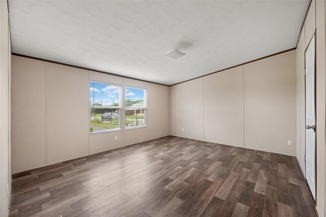 360 Shady Oaks DR B, Kyle, TX 78640