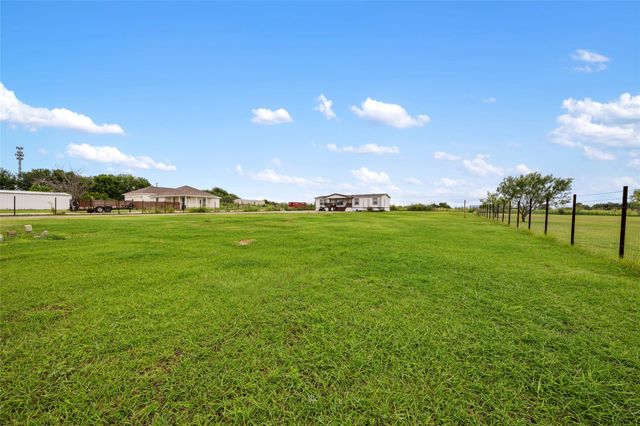 360 Shady Oaks DR B, Kyle, TX 78640