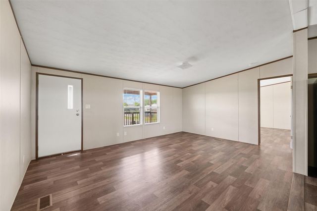 360 Shady Oaks DR B, Kyle, TX 78640