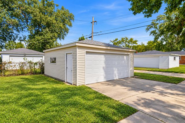 14229 S Blaine Avenue, Posen, IL 60469