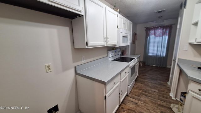 2026 ST MARTINS Drive W, Jacksonville, FL 32246