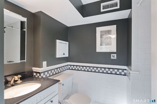 135 Comstock Hill Road, New Canaan, CT 06840