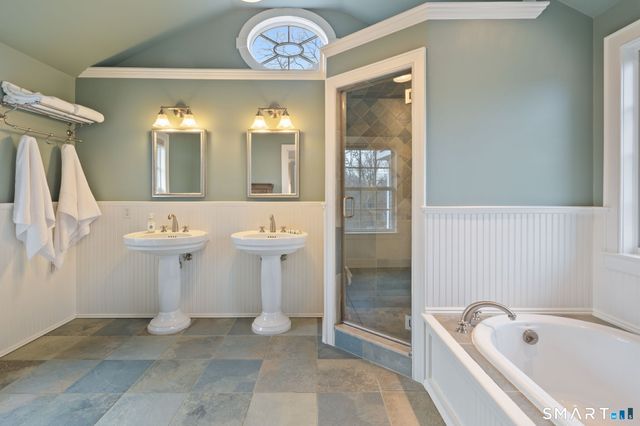 135 Comstock Hill Road, New Canaan, CT 06840