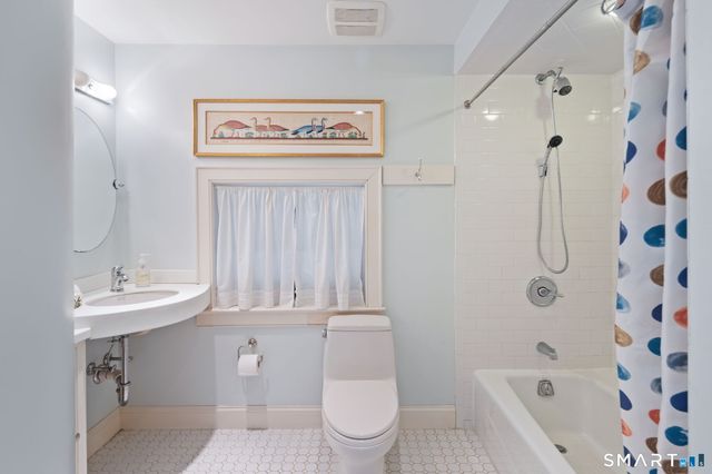 135 Comstock Hill Road, New Canaan, CT 06840