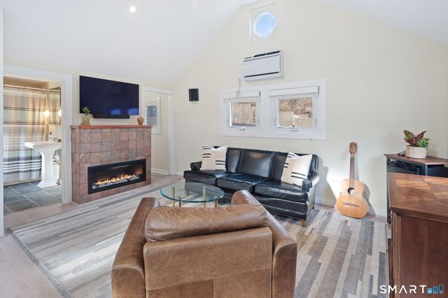 135 Comstock Hill Road, New Canaan, CT 06840