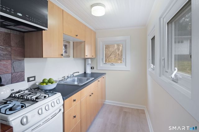 135 Comstock Hill Road, New Canaan, CT 06840