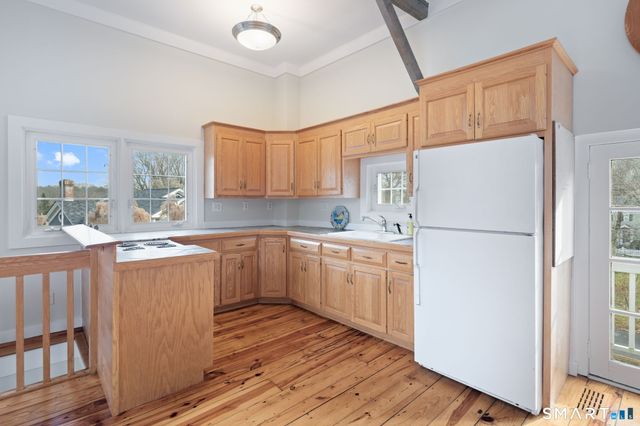 135 Comstock Hill Road, New Canaan, CT 06840