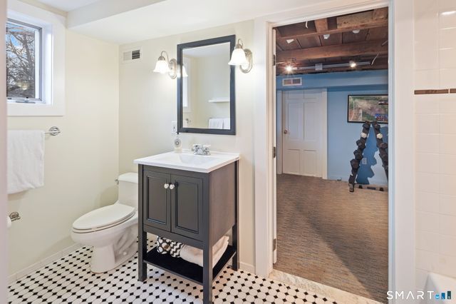 135 Comstock Hill Road, New Canaan, CT 06840