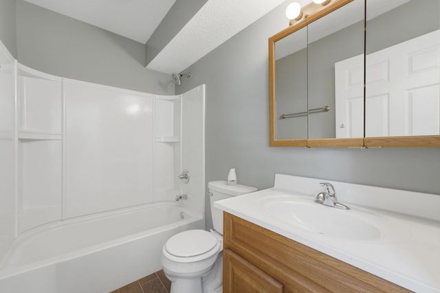 1903 Kings Drive, Bettendorf, IA 52722