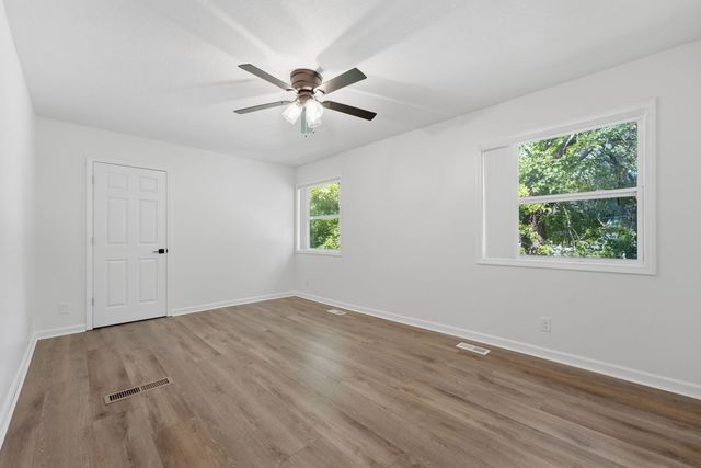 1903 Kings Drive, Bettendorf, IA 52722