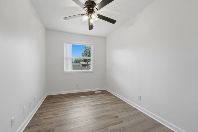 1903 Kings Drive, Bettendorf, IA 52722