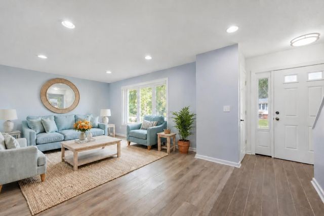 1903 Kings Drive, Bettendorf, IA 52722