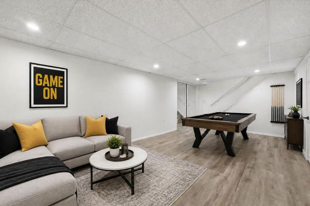 1903 Kings Drive, Bettendorf, IA 52722