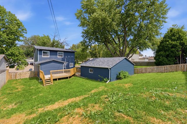 1903 Kings Drive, Bettendorf, IA 52722