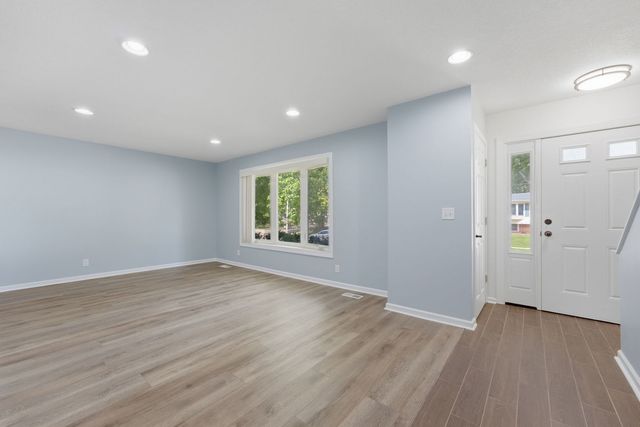 1903 Kings Drive, Bettendorf, IA 52722