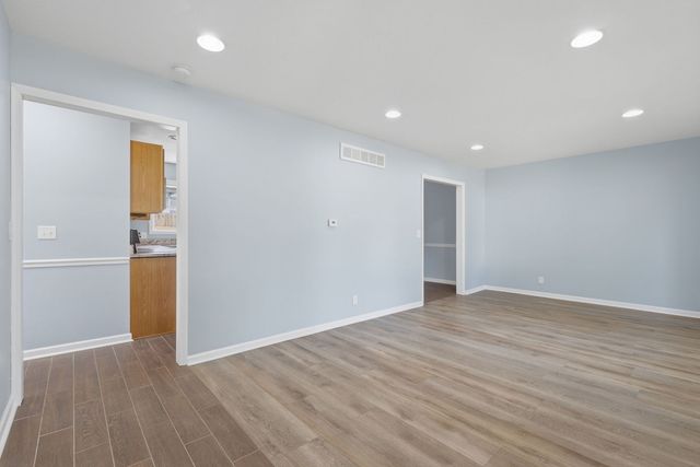 1903 Kings Drive, Bettendorf, IA 52722