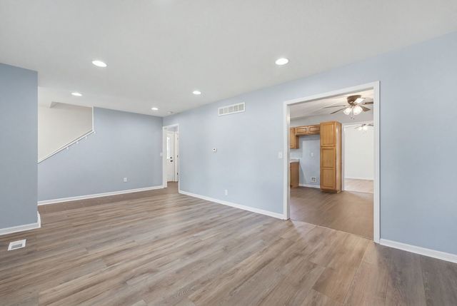 1903 Kings Drive, Bettendorf, IA 52722