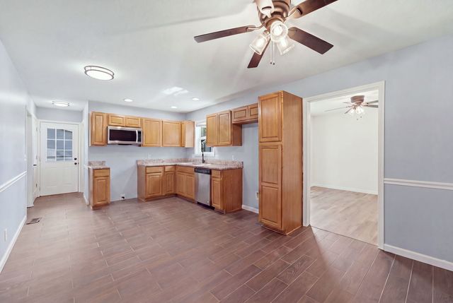 1903 Kings Drive, Bettendorf, IA 52722