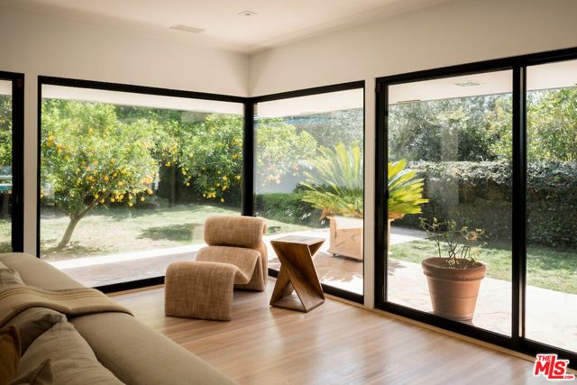 1011 N Hillcrest Road, Beverly Hills, CA 90210