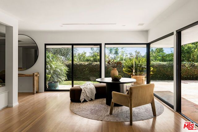 1011 N Hillcrest Road, Beverly Hills, CA 90210