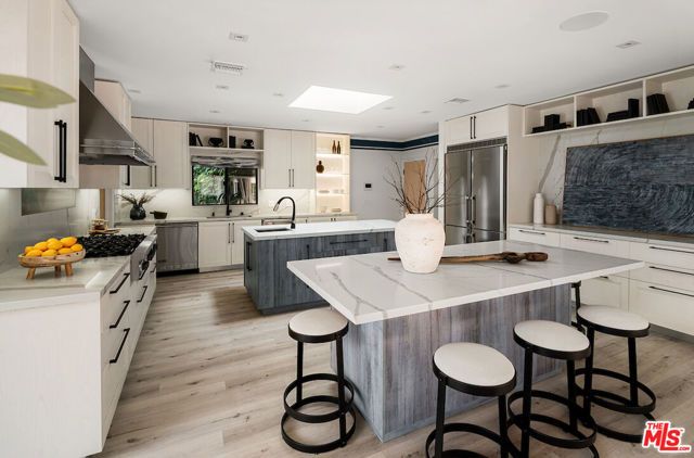 1011 N Hillcrest Road, Beverly Hills, CA 90210