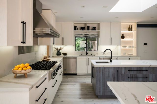 1011 N Hillcrest Road, Beverly Hills, CA 90210