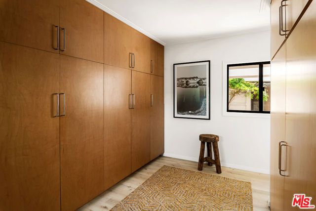 1011 N Hillcrest Road, Beverly Hills, CA 90210