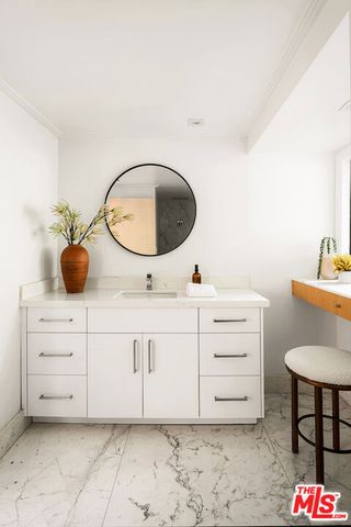 1011 N Hillcrest Road, Beverly Hills, CA 90210