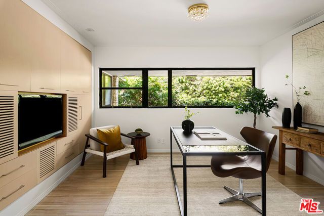 1011 N Hillcrest Road, Beverly Hills, CA 90210