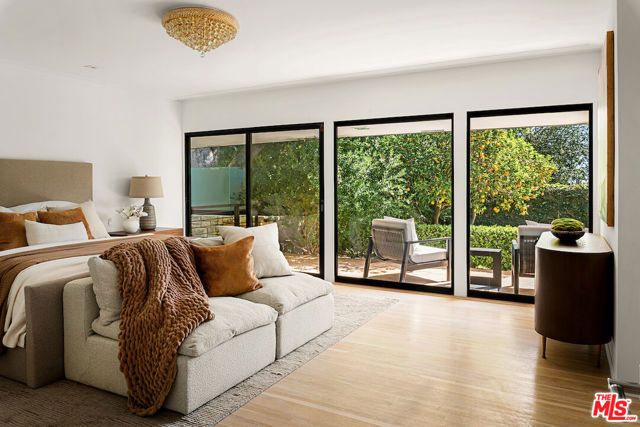 1011 N Hillcrest Road, Beverly Hills, CA 90210