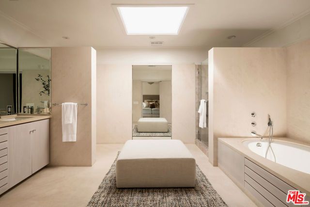 1011 N Hillcrest Road, Beverly Hills, CA 90210