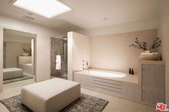 1011 N Hillcrest Road, Beverly Hills, CA 90210