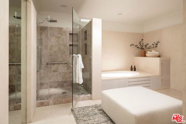 1011 N Hillcrest Road, Beverly Hills, CA 90210