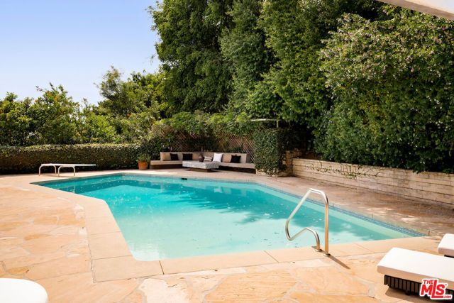 1011 N Hillcrest Road, Beverly Hills, CA 90210