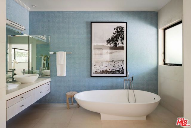 1011 N Hillcrest Road, Beverly Hills, CA 90210