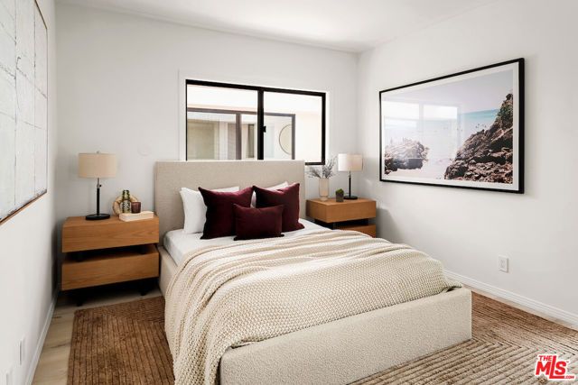 1011 N Hillcrest Road, Beverly Hills, CA 90210