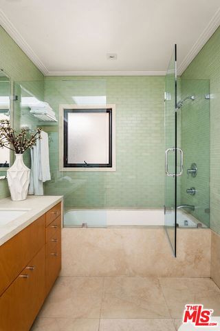 1011 N Hillcrest Road, Beverly Hills, CA 90210