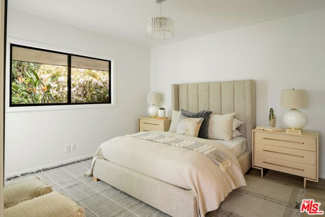 1011 N Hillcrest Road, Beverly Hills, CA 90210