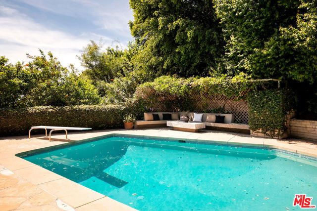 1011 N Hillcrest Road, Beverly Hills, CA 90210