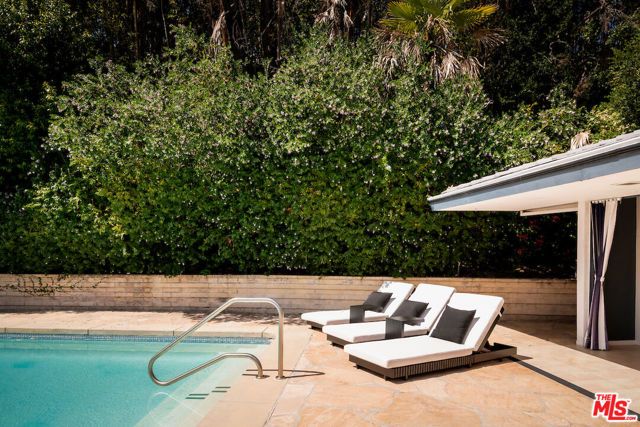 1011 N Hillcrest Road, Beverly Hills, CA 90210