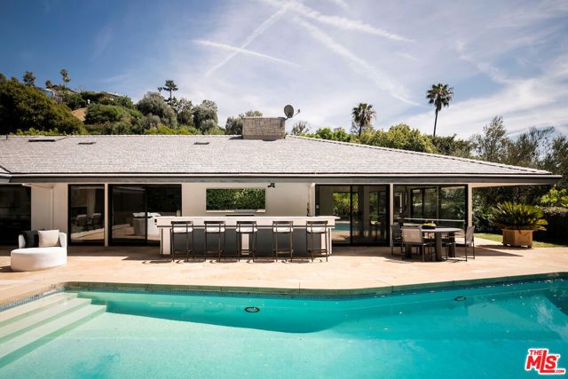 1011 N Hillcrest Road, Beverly Hills, CA 90210