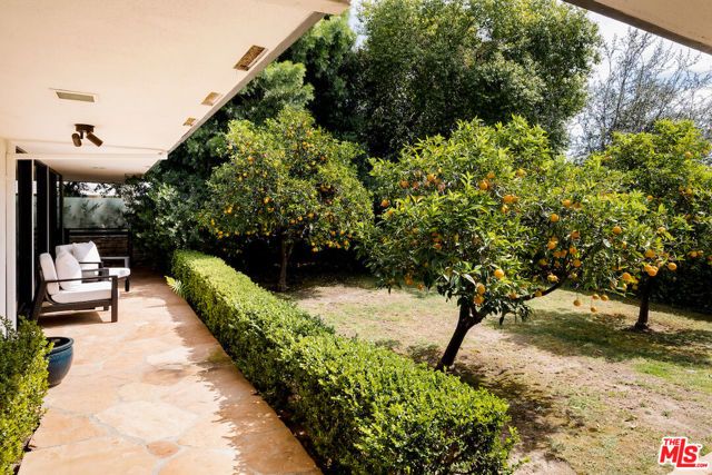 1011 N Hillcrest Road, Beverly Hills, CA 90210